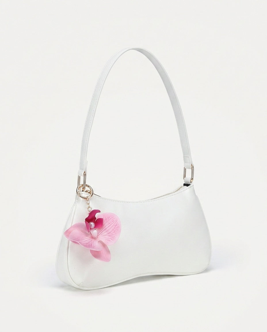 Soléane Montfleur | Curved Base Shoulder Bag