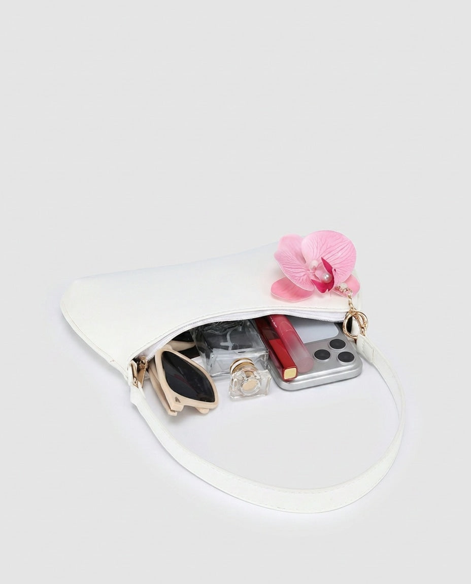 Soléane Montfleur | Curved Base Shoulder Bag