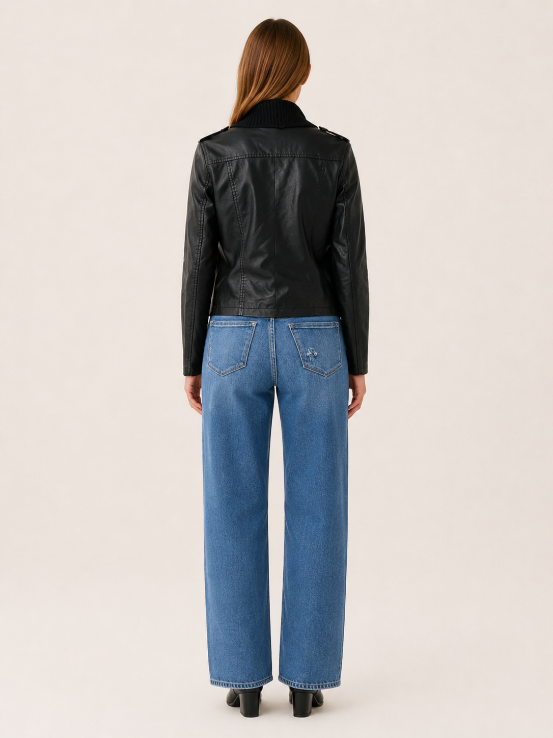 Lou Delamare | Cropped Jacket with Wide Collar and Zip Front