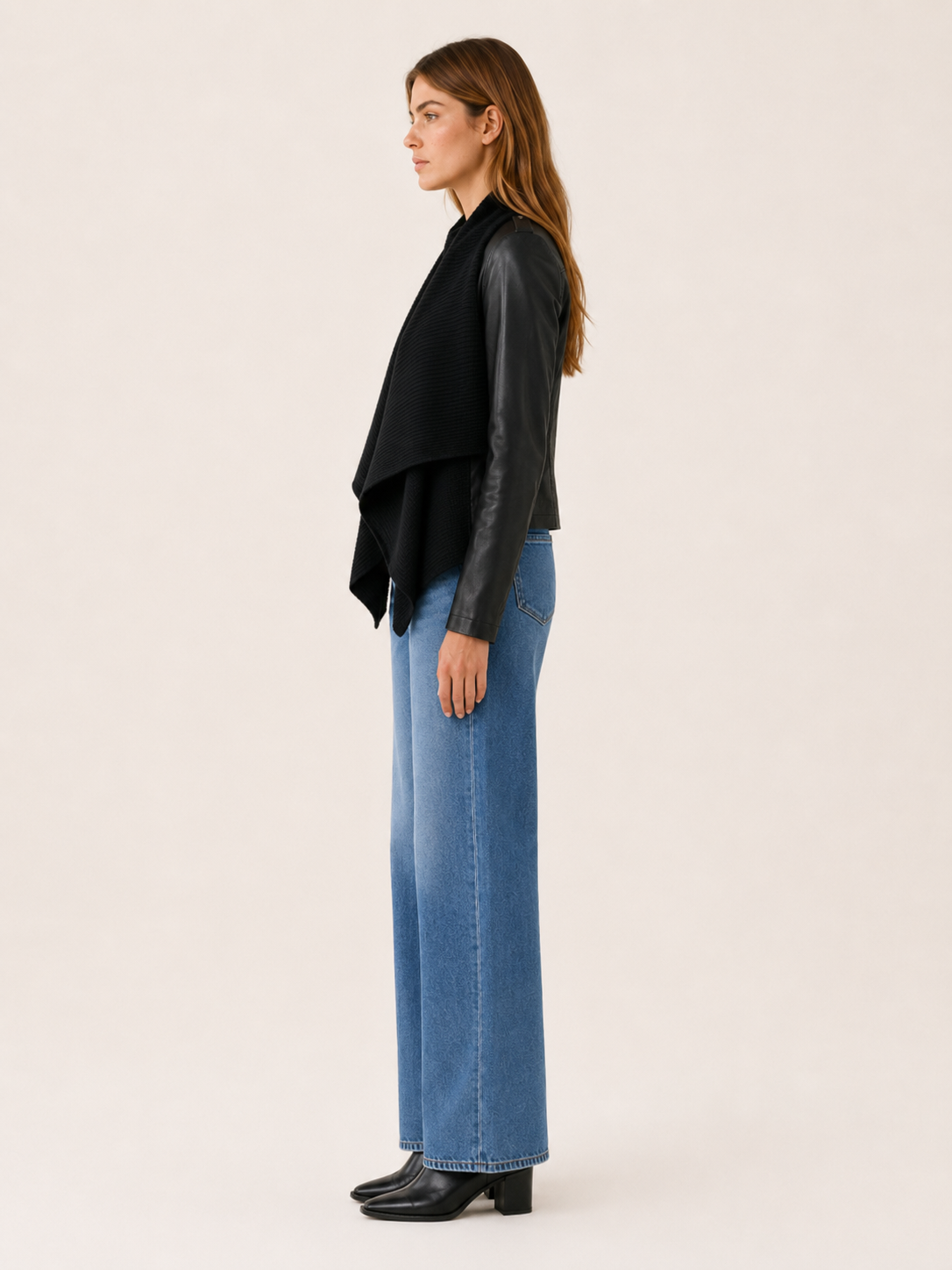Lou Delamare | Cropped Jacket with Wide Collar and Zip Front