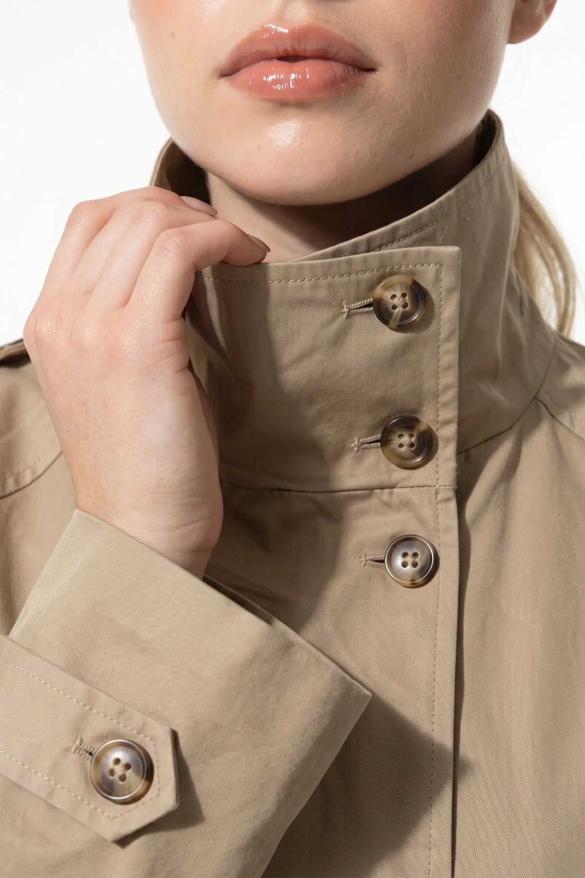 Zélie Morin | Women's Winter Lightweight Khaki Cropped Trench Coat with Belted Waist