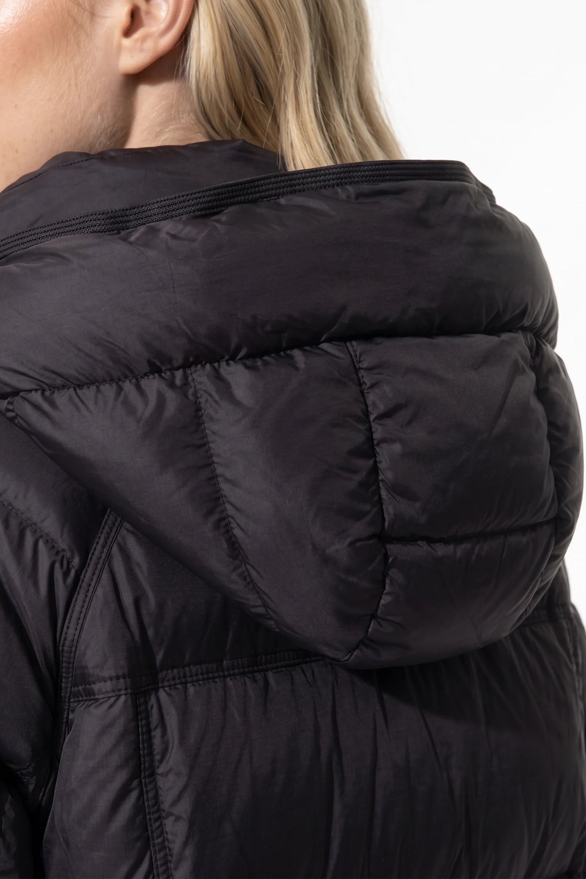 Coline Coulomb | Women’s Winter Warm Hooded Puffer Jacket with Relaxed Cropped Fit